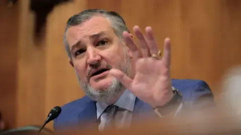 Senator Ted Cruz Likens US Media Oversight Body to ‘Mobster’ on Jimmy Kimmel Show